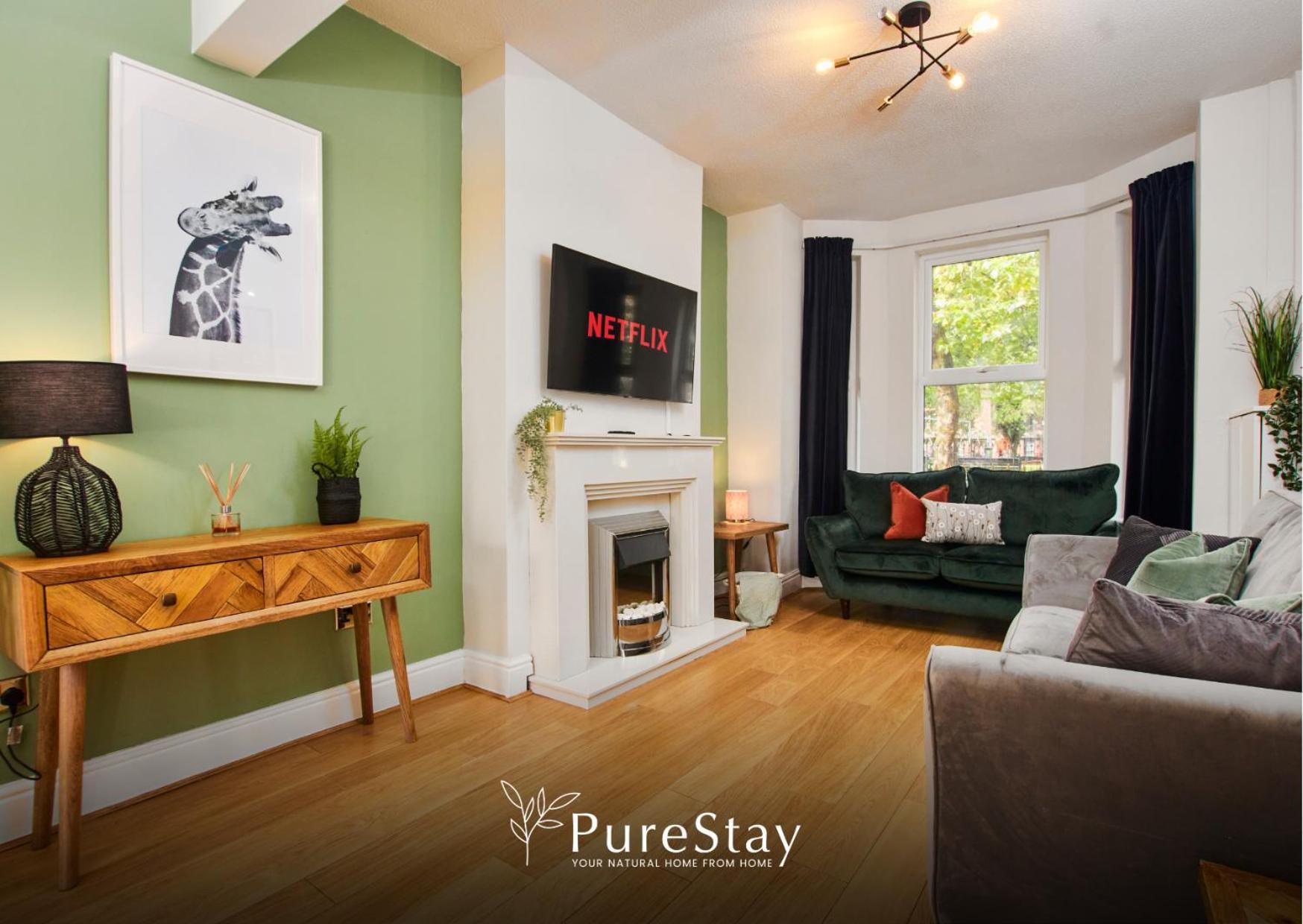 Holiday home Big Contractor House With 6 Beds & Free Parking By Purestay - 14 Night Min! Manchester
