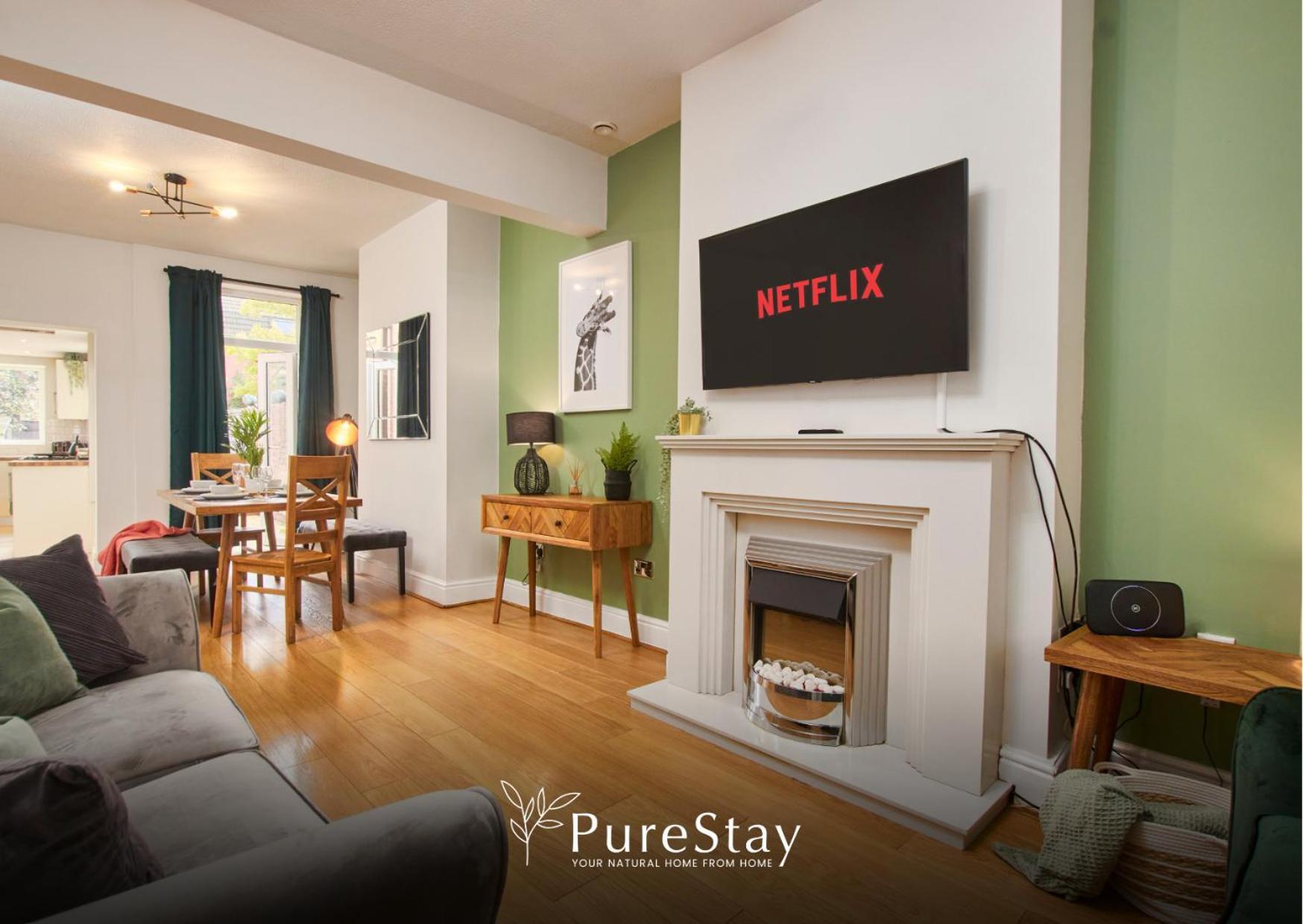Big Contractor House With 6 Beds & Free Parking By Purestay - 14 Night Min! Holiday home