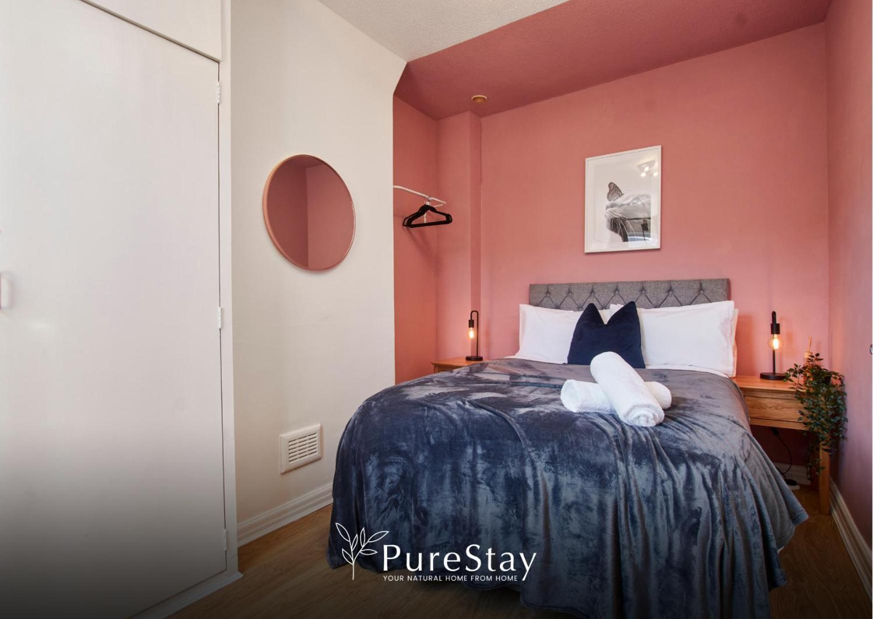 Holiday home Big Contractor House With 6 Beds & Free Parking By Purestay - 14 Night Min!