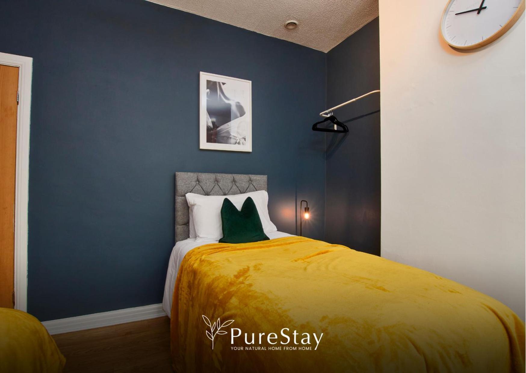 Holiday home Big Contractor House With 6 Beds & Free Parking By Purestay - 14 Night Min! *